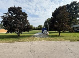 1 W Wood St, Brookfield, MO 64628