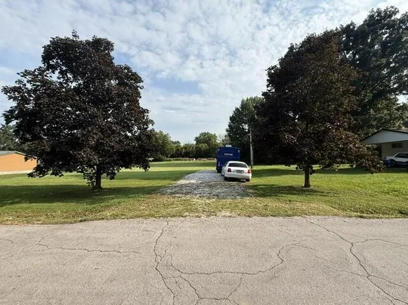 1 W Wood St, Brookfield, MO 64628