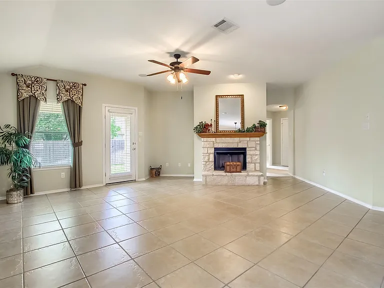 18720 Royal Pointe Dr — Photo 14