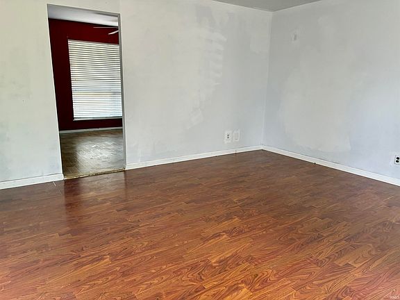 5th image of 1813 N Colony Rd