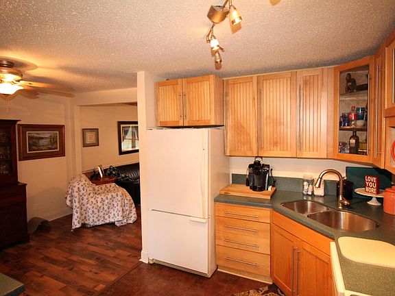 5th image of 102 Clover Ave