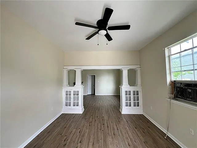 3 bed, 1.0 bath, 920 sqft, $1,300 — Photo 2