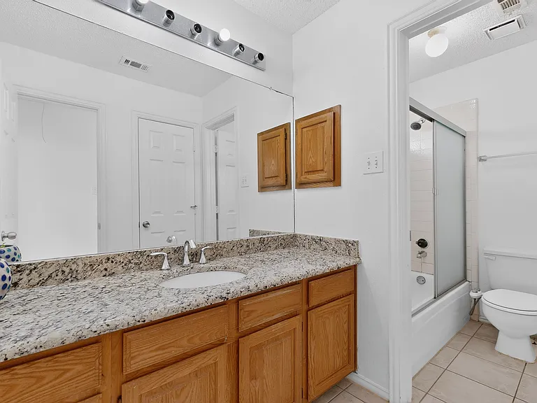 636 N Allen Rd — Photo 22