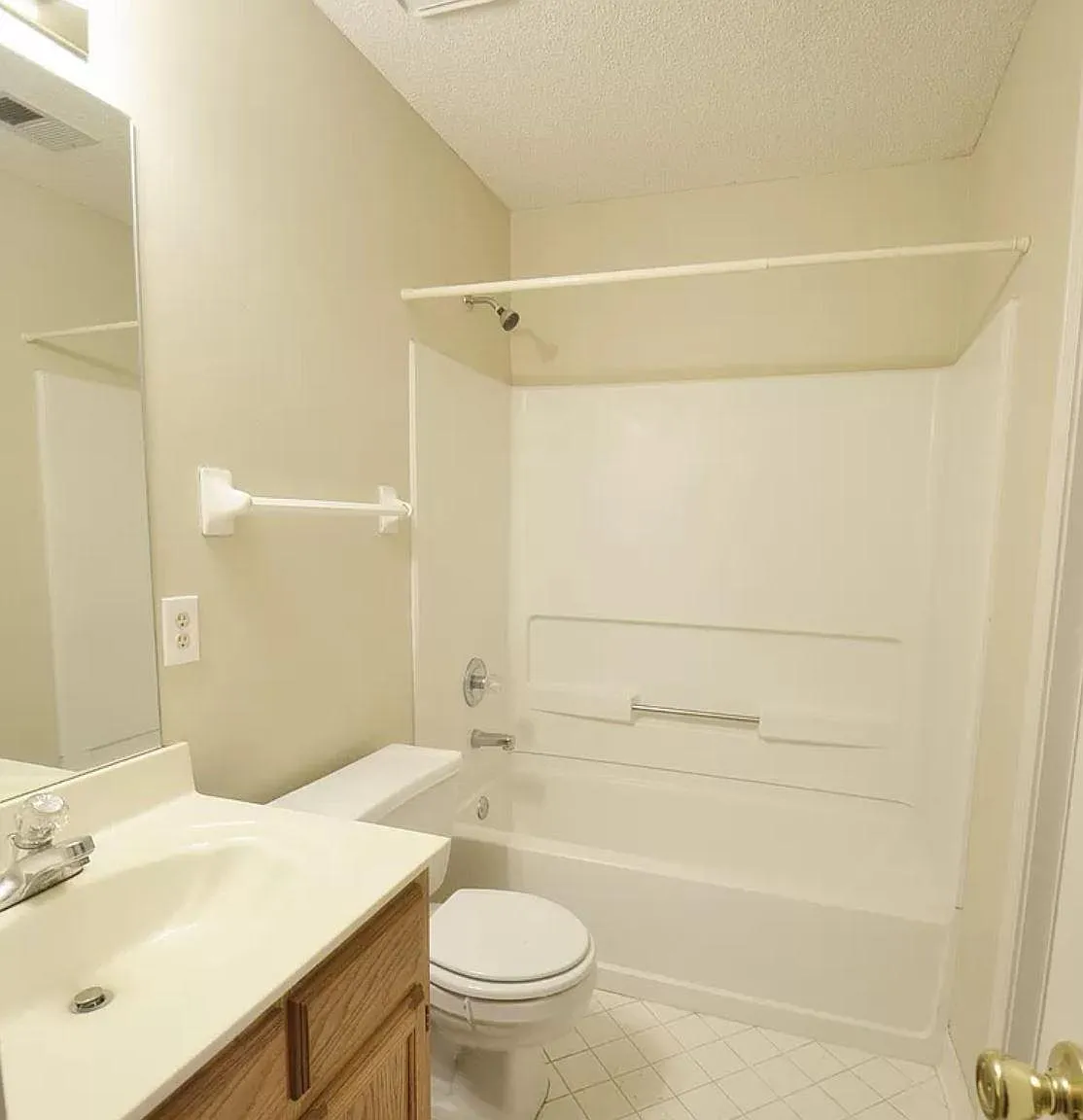425 Blair Dr — Photo 3