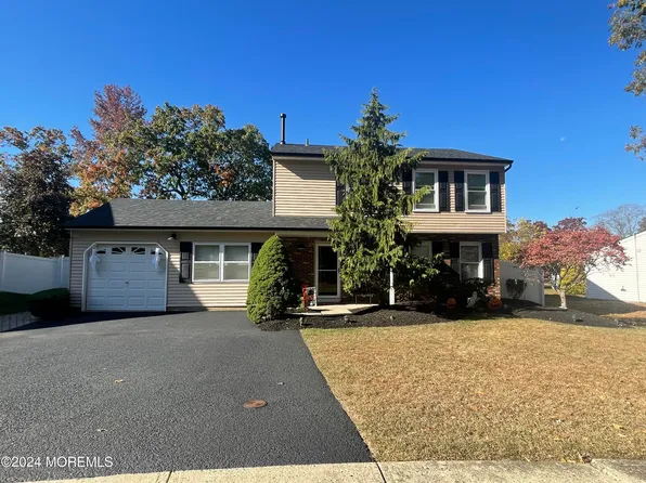 10 Lampost Court, Howell, NJ 07731