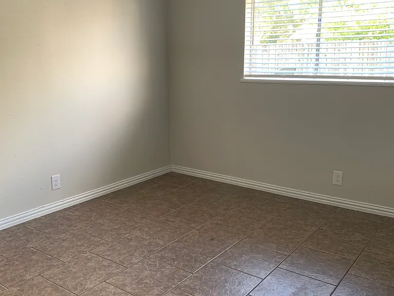 712 McClenny Dr — Photo 13