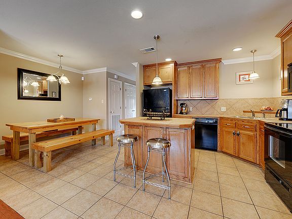 Kitchen/breakfast nook