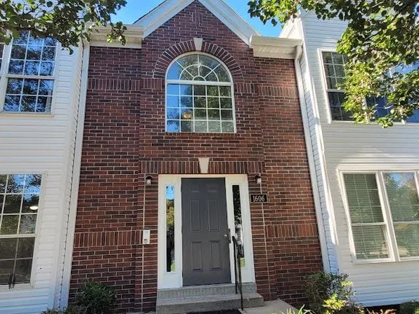 1606 Forest Springs Ln APT B, Ballwin, MO 63021