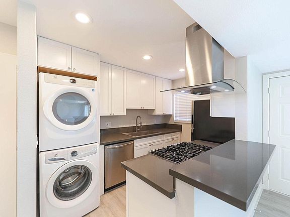 2nd image of 533 W Wilson St #70