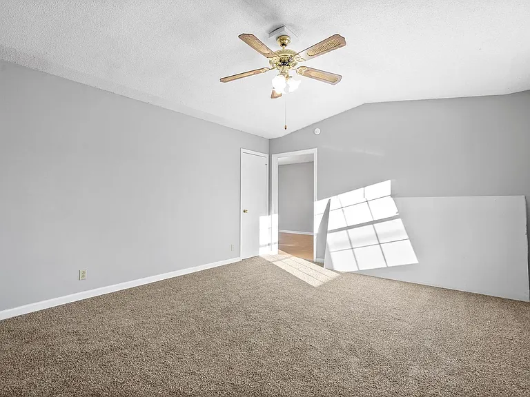 418 Donna Dr — Photo 5