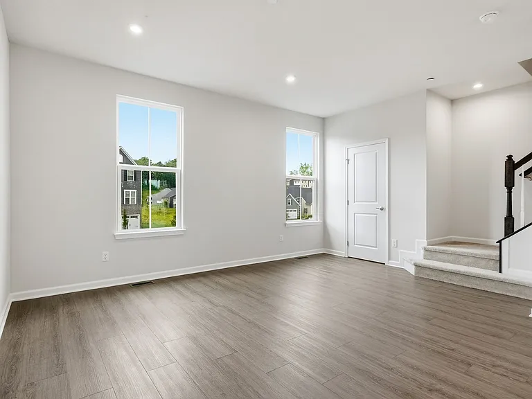 233 Chesna Dr — Photo 6