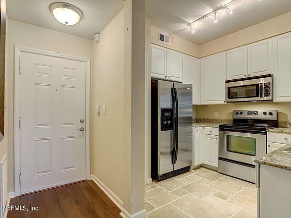 4th image of 8539 GATE Parkway #9314