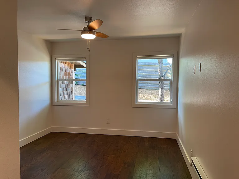 2334 Burnside Rd — Photo 39