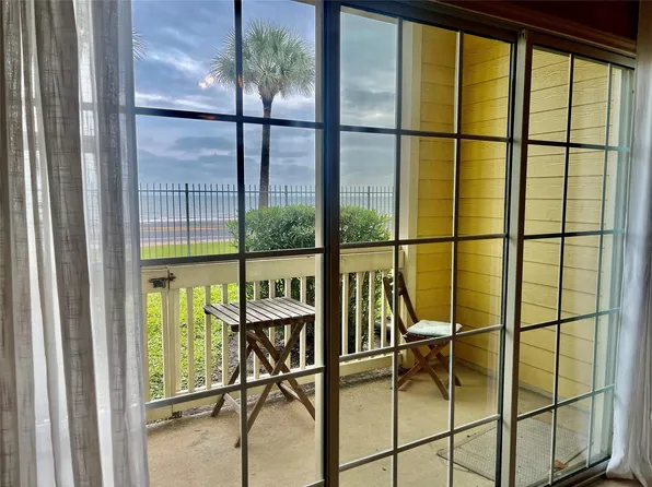 7000 Seawall Blvd APT 215, Galveston, TX 77551