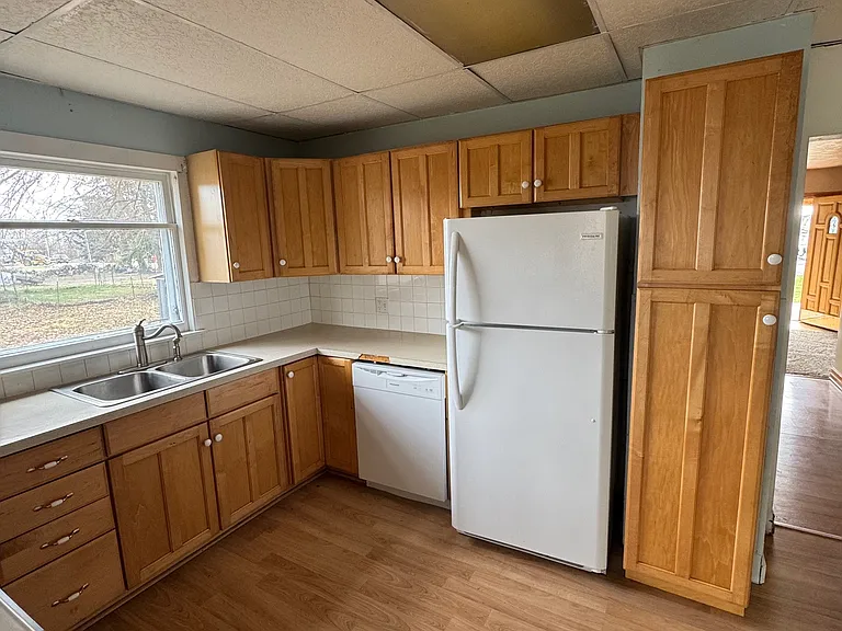 2120 W Strong Rd — Photo 4
