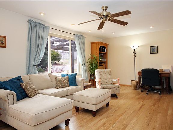3rd image of 333 W Harper St