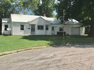 826 Warwick Ct, Neosho, MO 64850