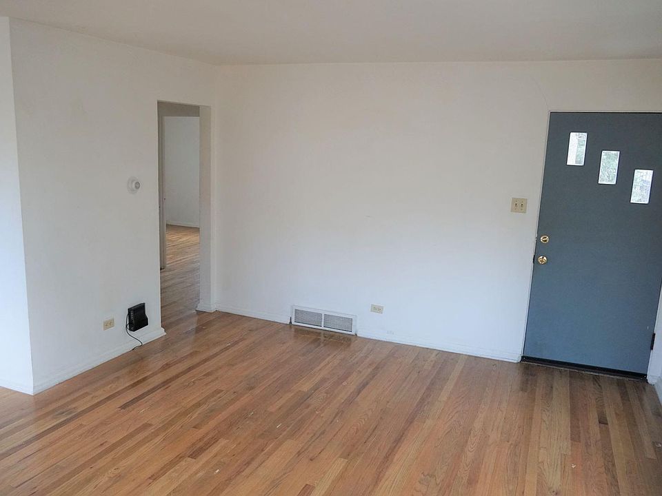 2nd image of 2618 S Vine St