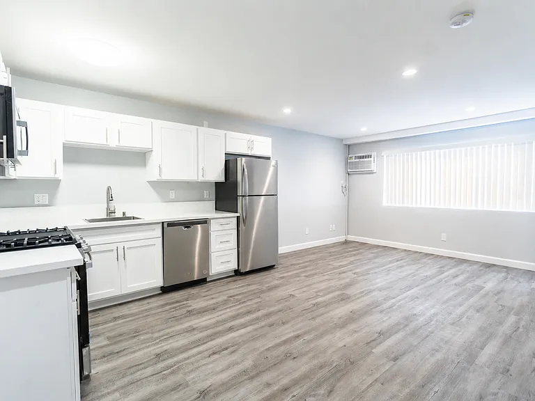 226 South Serrano — Photo 4