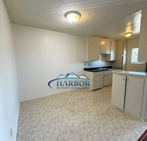 15829 Denker Ave #13 — Photo 4