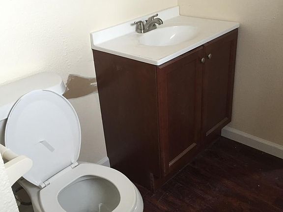 5th image of 2760 W Irvington Pl