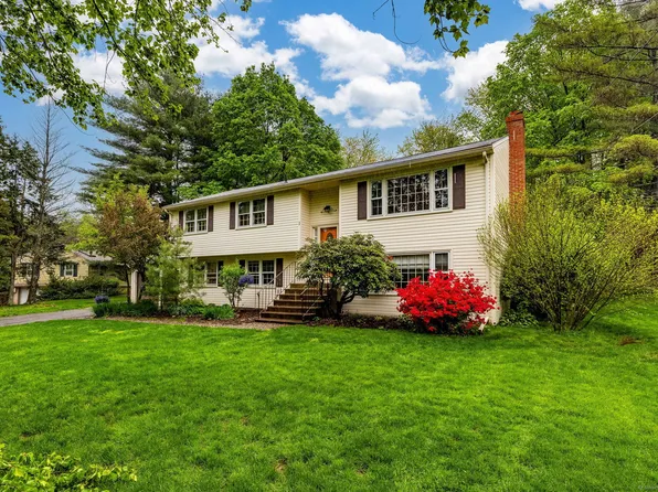 1 Meadowview Lane, Bloomfield, CT 06002