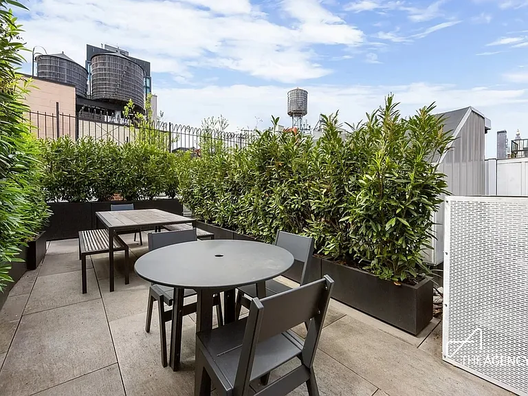 39 E 12th St #310 — Photo 8