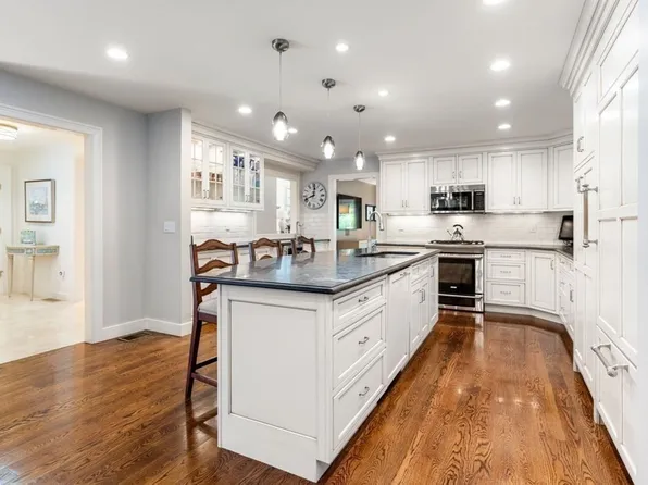 405 Dedham St #C, Newton, MA 02459