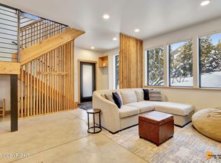 117 Okemo Rd, Girdwood, AK 99587