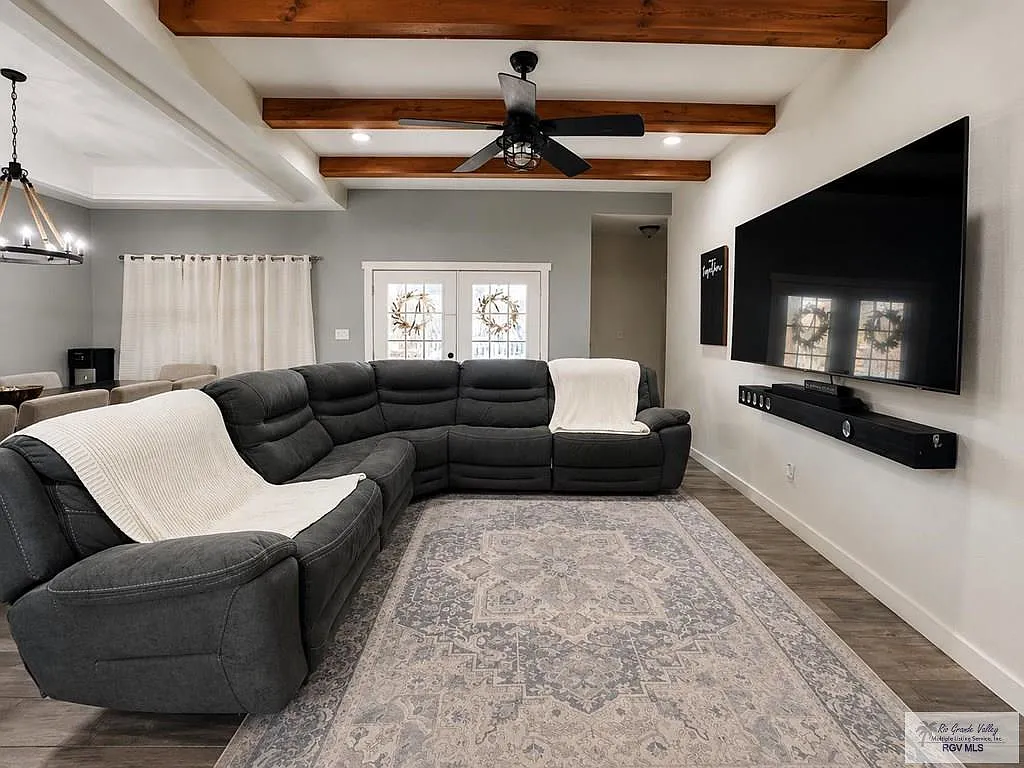3 bed, 2.5 bath, 1807 sqft, $2,900 — Photo 3