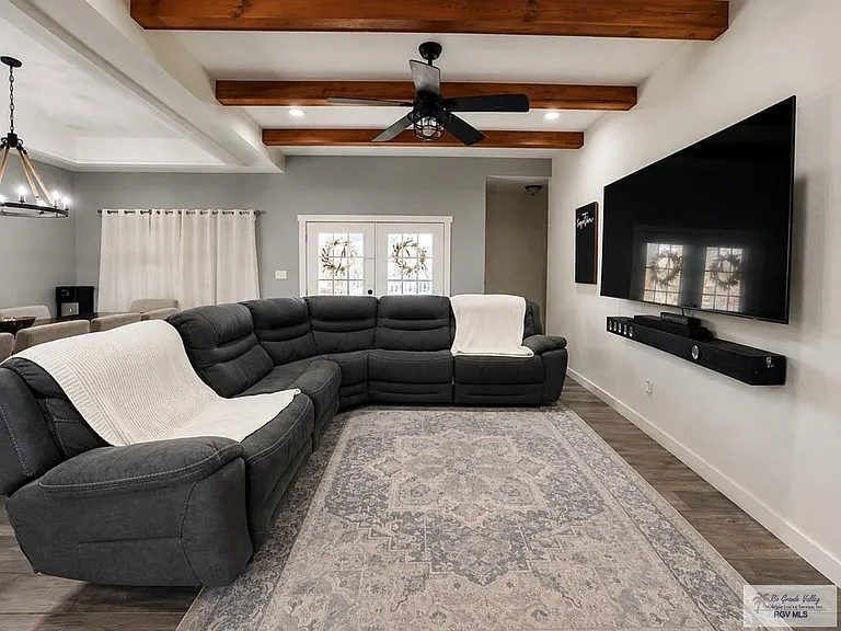 7231 Dominica Dr — Photo 3