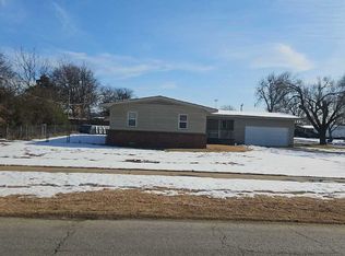 801 SE 11th St, Pryor, OK 74361