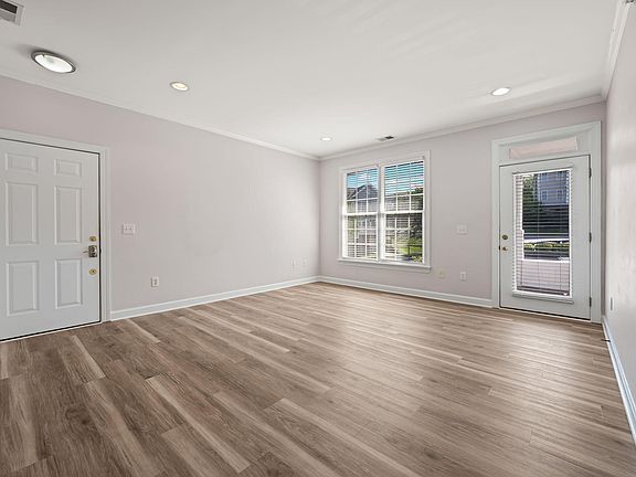 5th image of 524 Aberdeen Dr APT 205