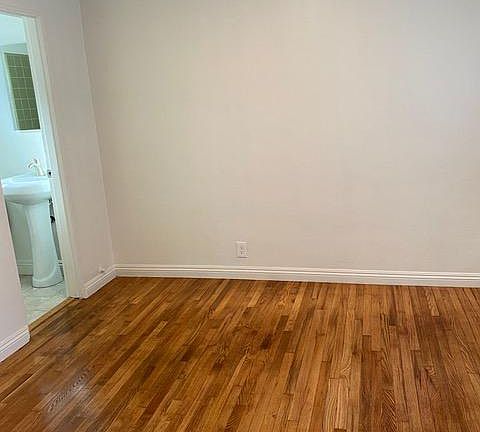 5th image of 2419 Ocean Park Blvd APT A
