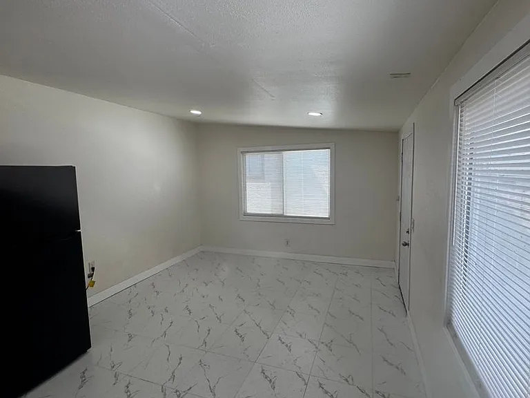 819 S Cypress Ave — Photo 29