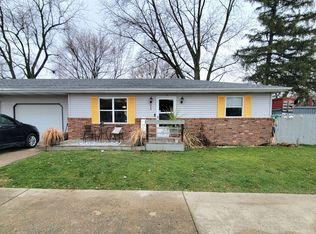 486 W Washington St, Saint Anne, IL 60964