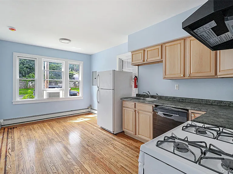 492 Liberty St — Photo 25