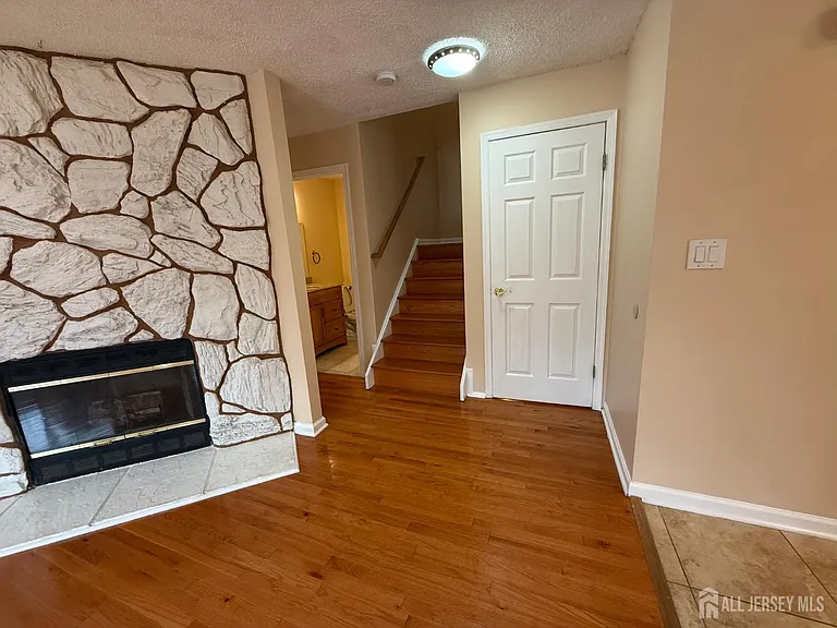 1302 Edison Glen Ter — Photo 13