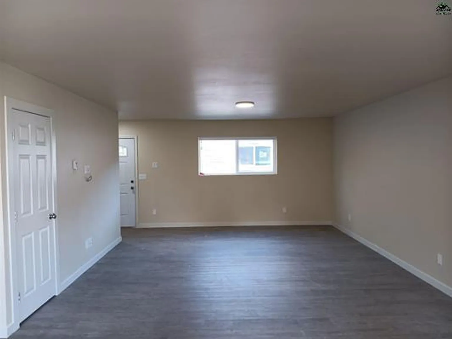 New Construction 2 Story 2 bedroom 1 bath side by side apartment in town — Photo 4