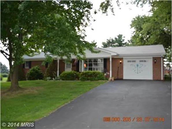 17822 Garden Spot Dr, Hagerstown, MD 21740