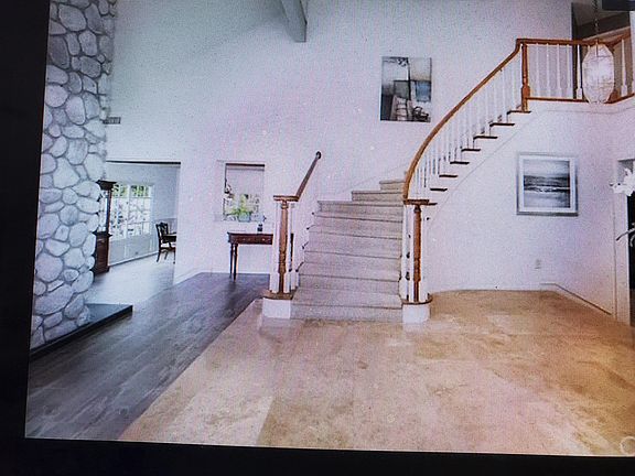 FOYER & GRAND STAIRCASE