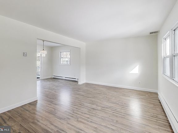 4th image of 7 Lorraine Ct