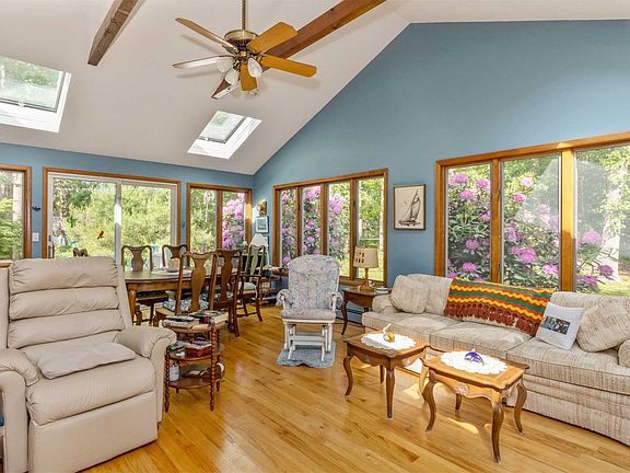 4th image of 270 Dogwood Ln