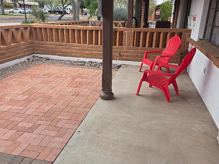 408 S Paseo Quinta #B — Photo 2