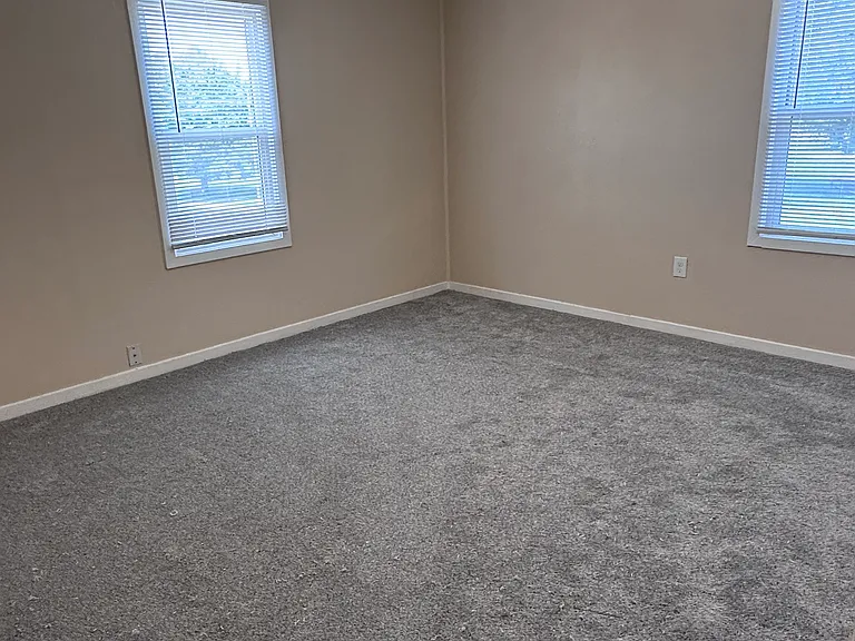 1215 Stevens Dr — Photo 8