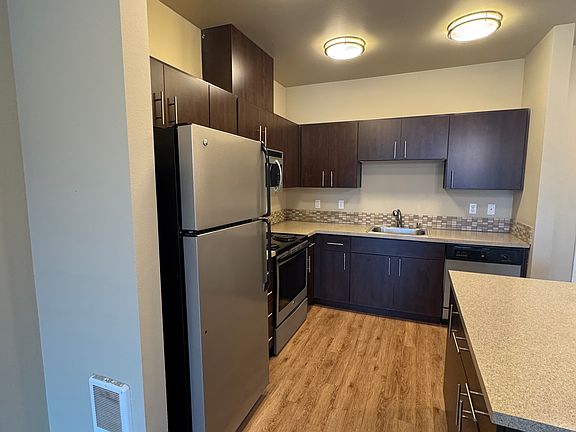 3rd image of 975 NE Discovery Dr Unit 305