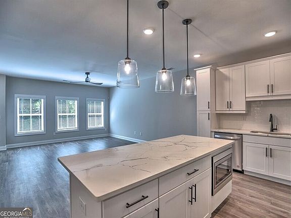 5th image of 2404 Lakeshore Ln #26