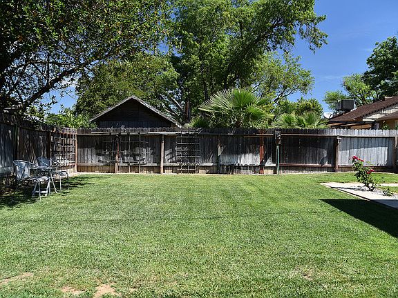 2431 Parkwood Dr,95825 Backyard