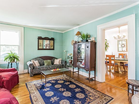 5th image of 118 Dubois Ave