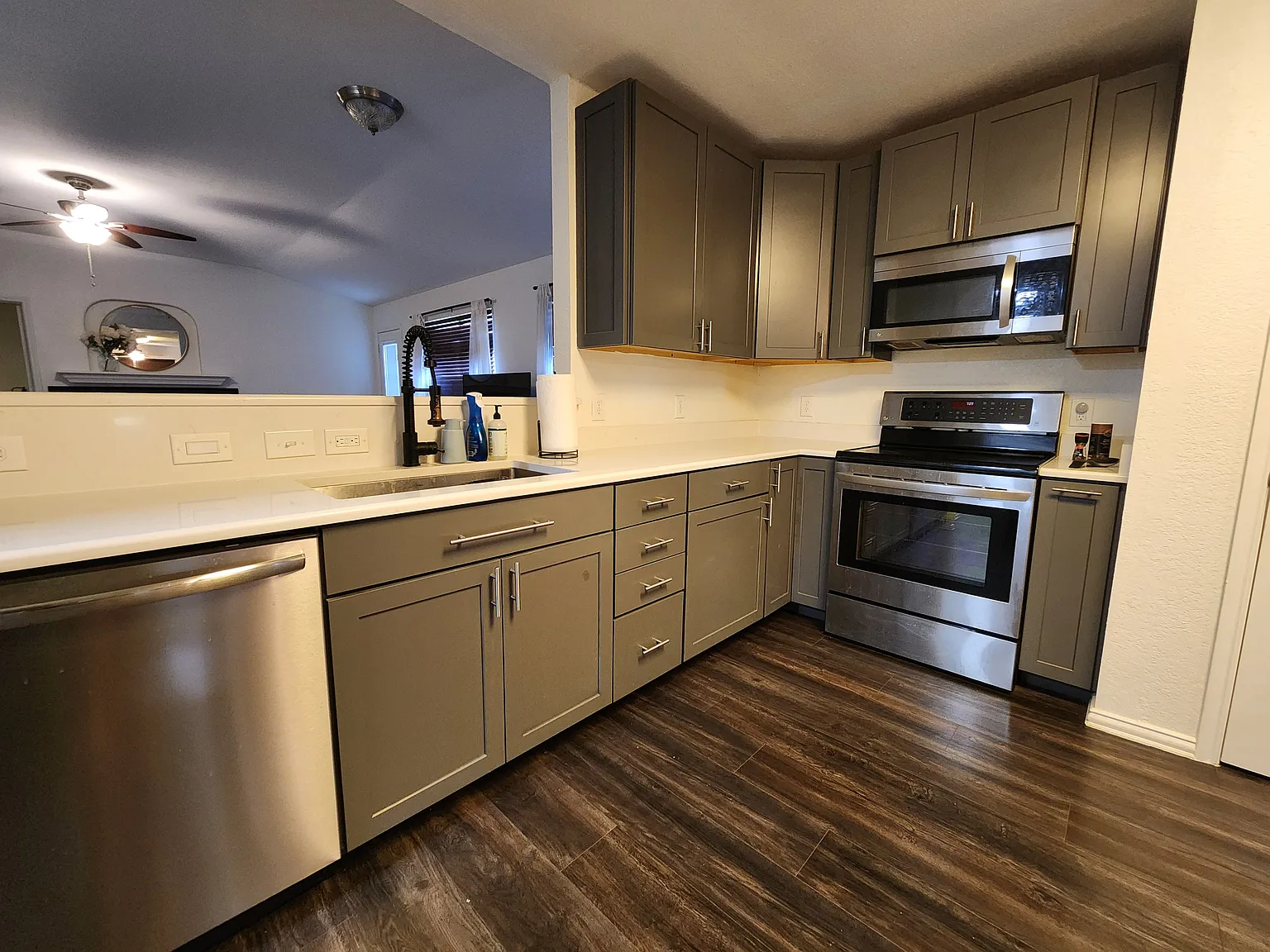 3 bed, 1687 sqft, $2,500 — Photo 4